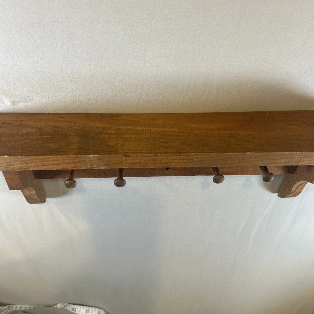 VTG Cottage Core Farmhouse Wood Heart Hanging Wall Shelf 4 Pegs 15 inches Oak